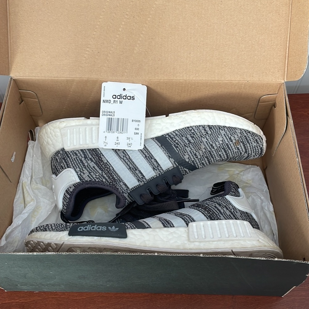 Adidas NMD_R1 sneakers midnight gray women’s 7.5
